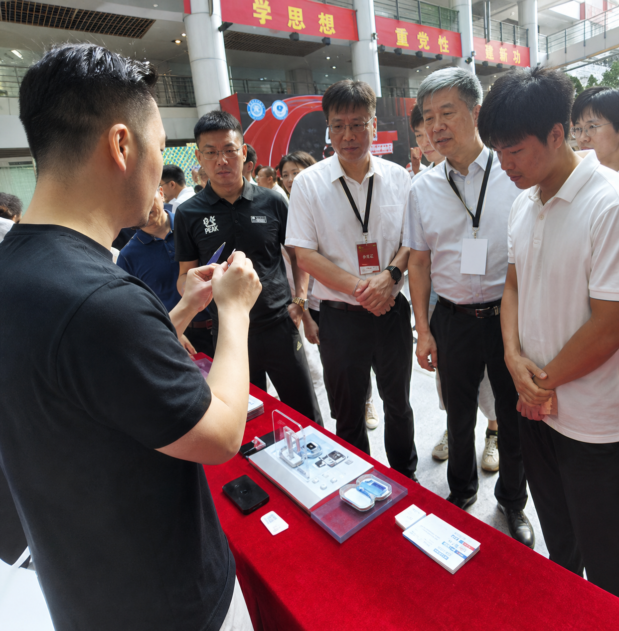 展会现场产品演示